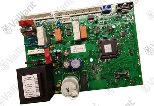 Leiterplatte von Vaillant mit verschiedenen elektrischen Komponenten, darunter Relais, Kondensatoren und Prozessor, in einem grünen PCBA-Design.